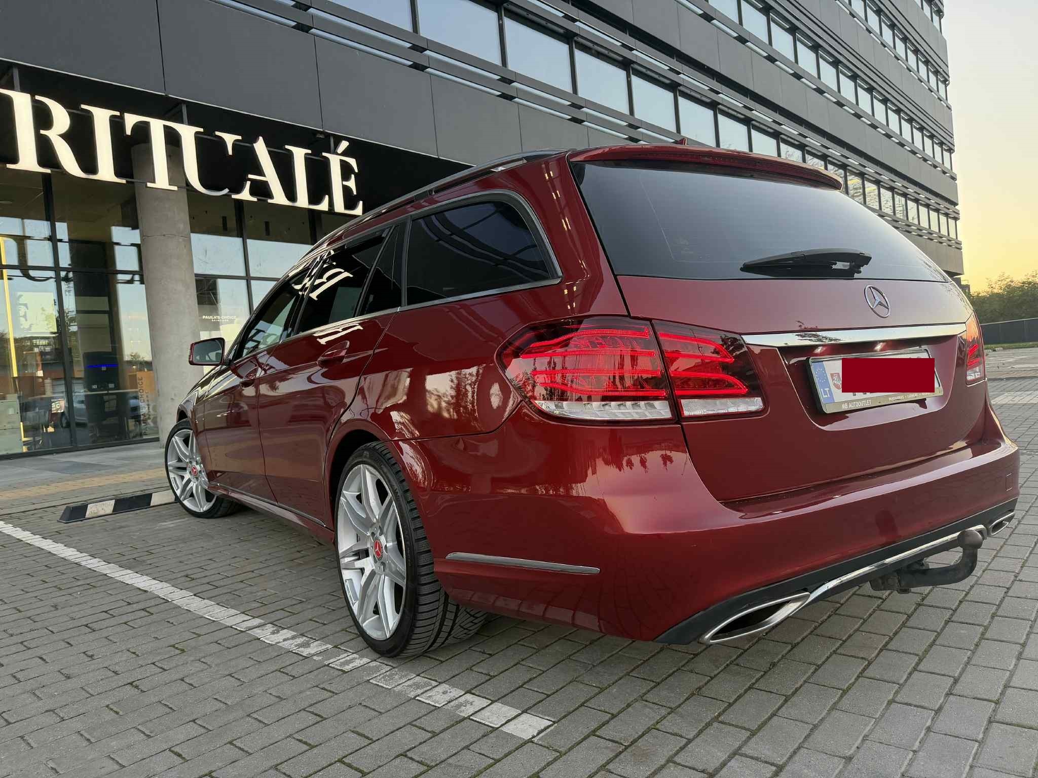 taksi kaune mercedes raudonas 3